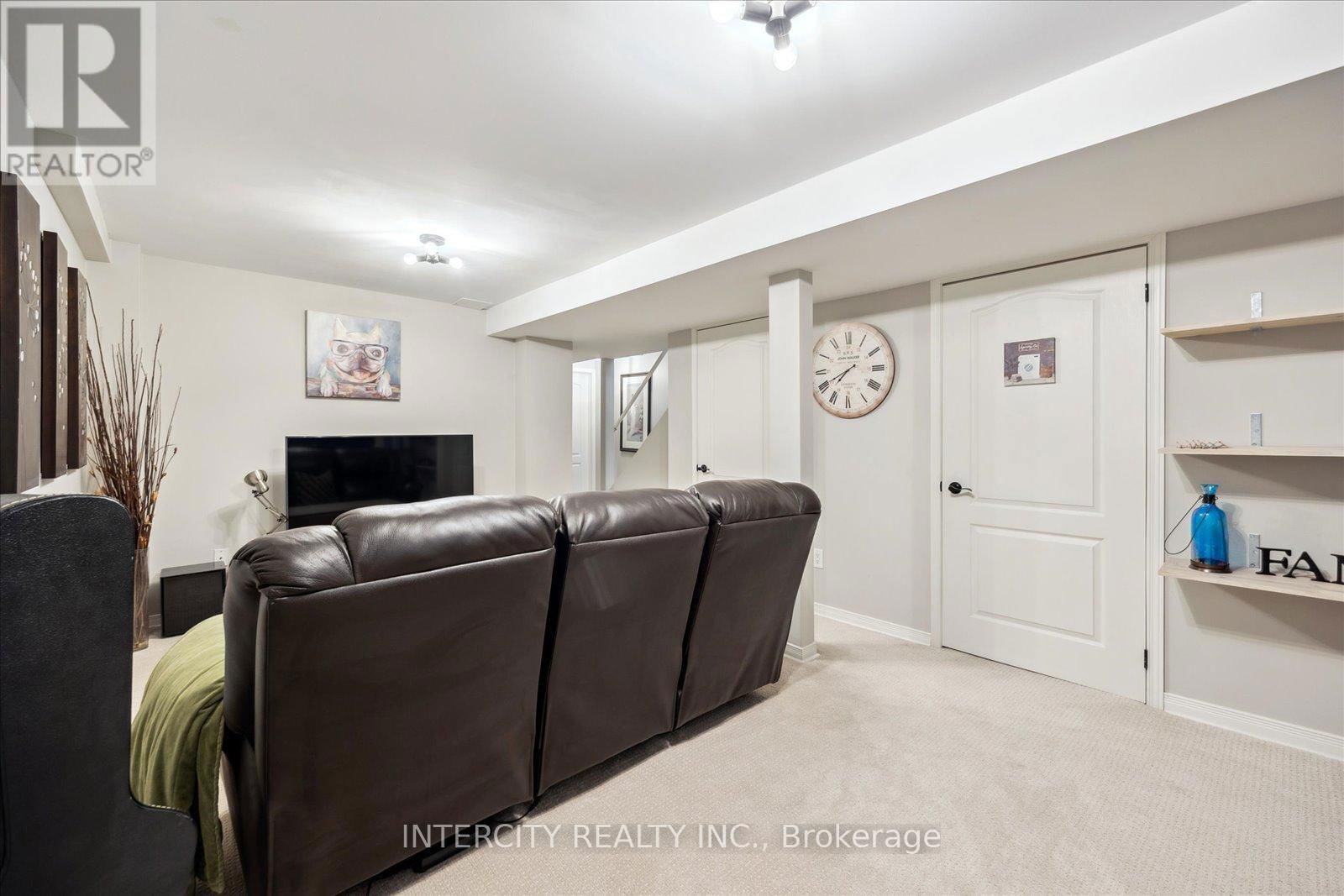 372 SPARROW CIRCLE Image 25