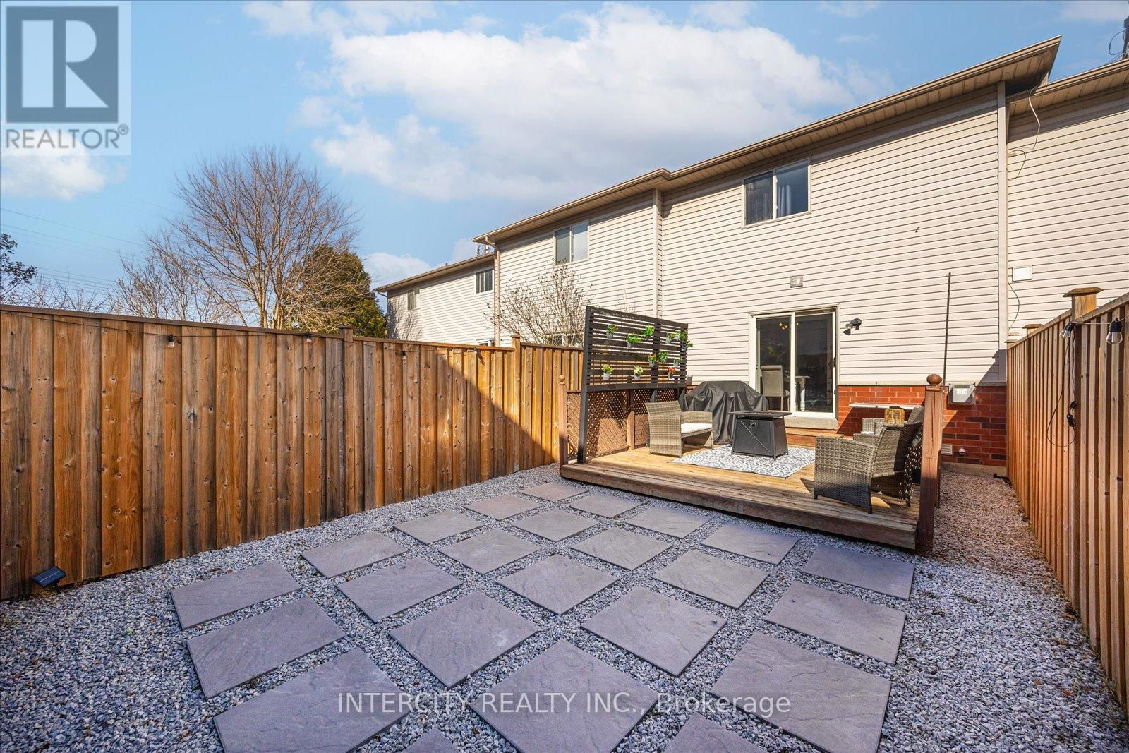 372 SPARROW CIRCLE Image 31
