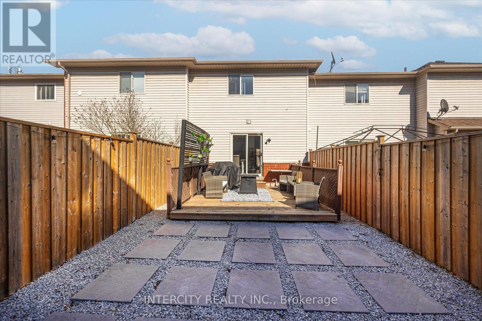372 SPARROW CIRCLE Image 32