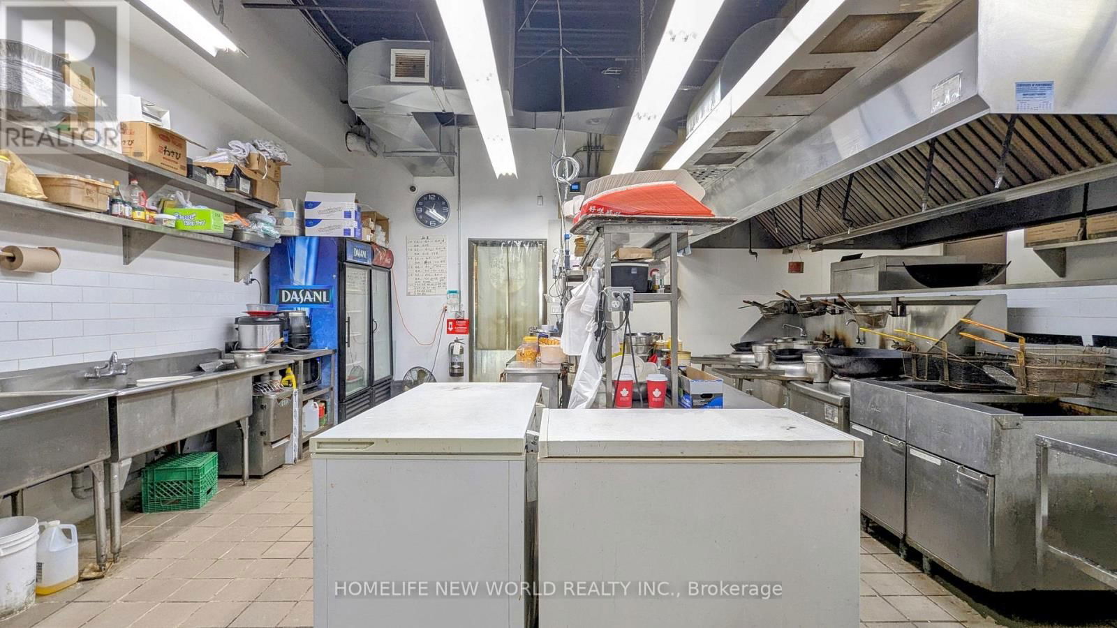 1016AB - 91 RYLANDER BOULEVARD Image 9
