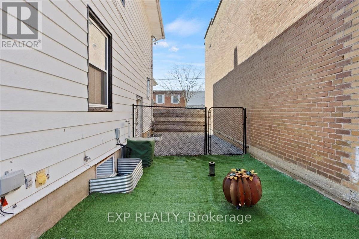 5297 MAIN STREET Image 34