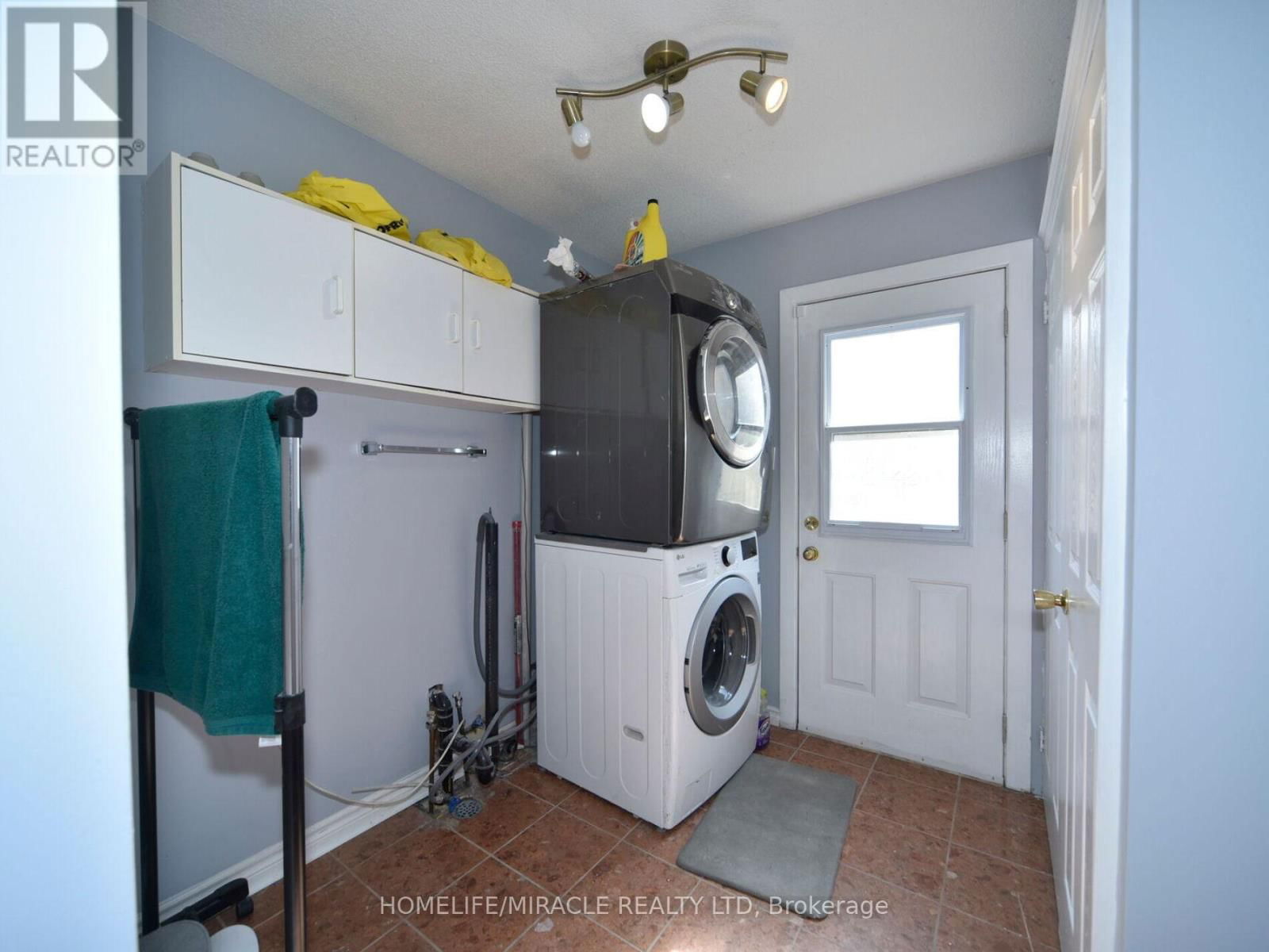 824 CROWELLS STREET Image 11