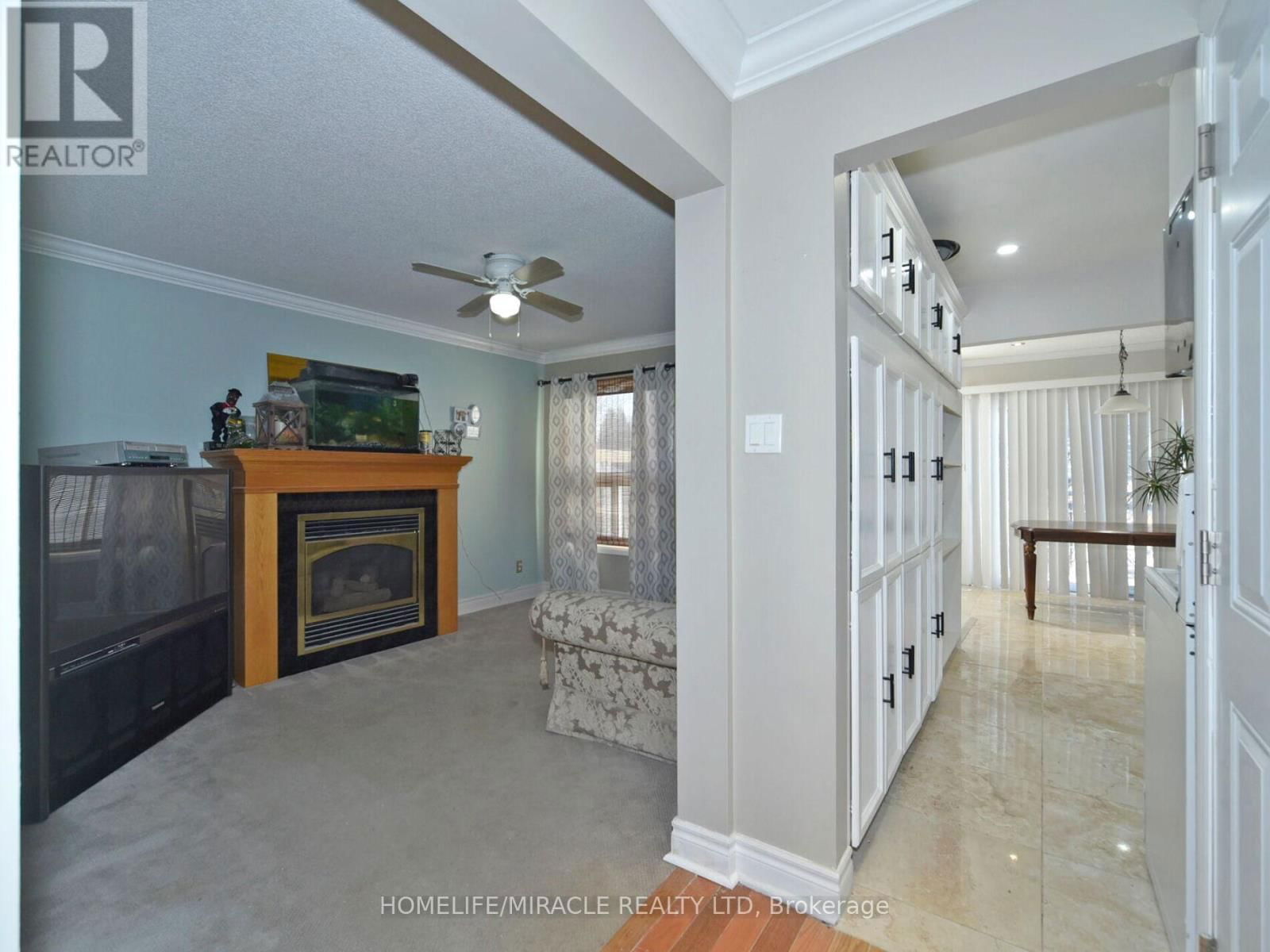 824 CROWELLS STREET Image 12
