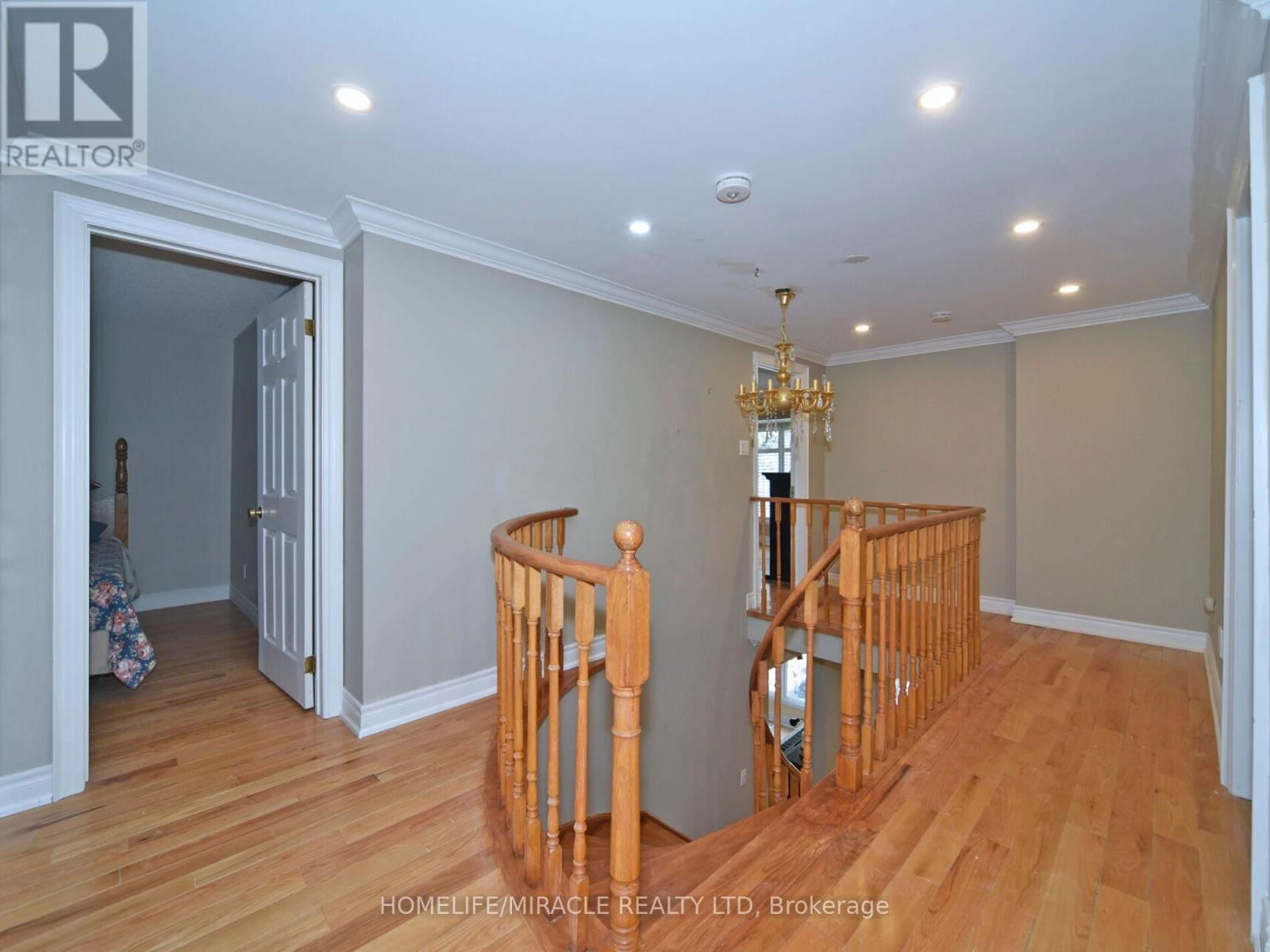 824 CROWELLS STREET Image 18