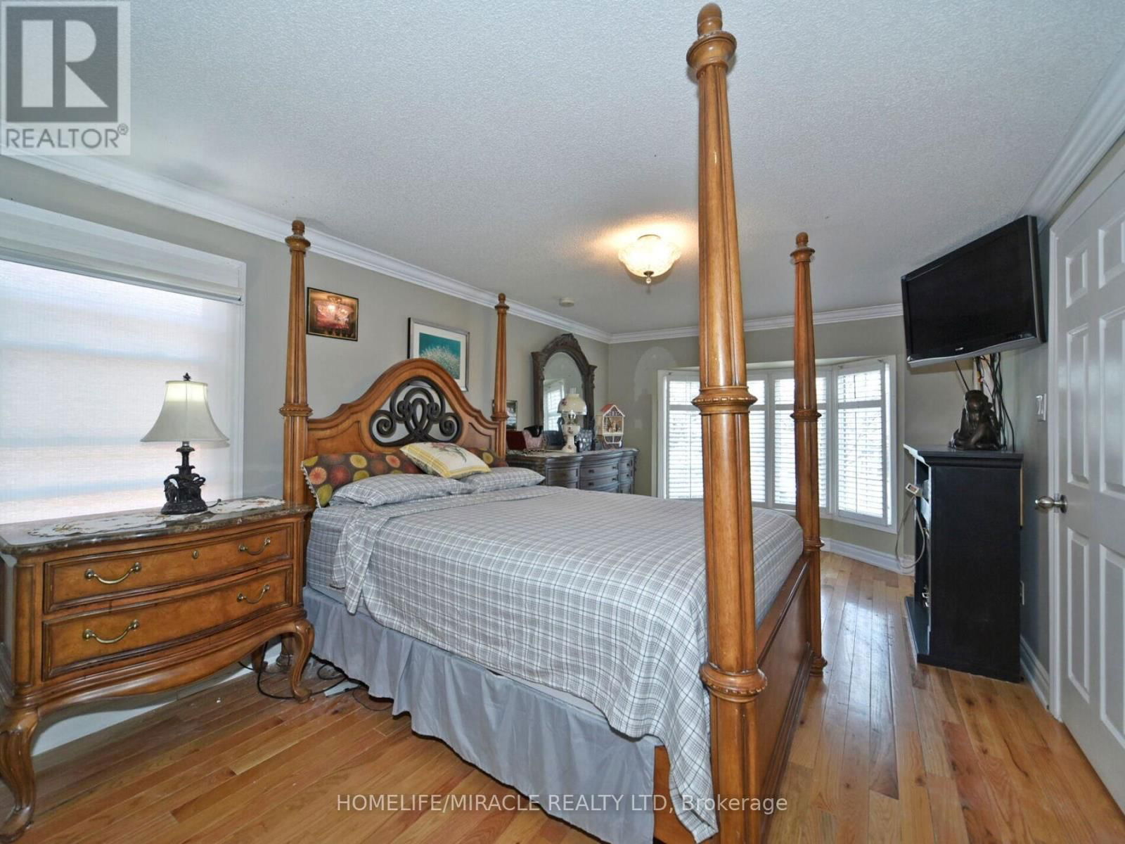 824 CROWELLS STREET Image 19