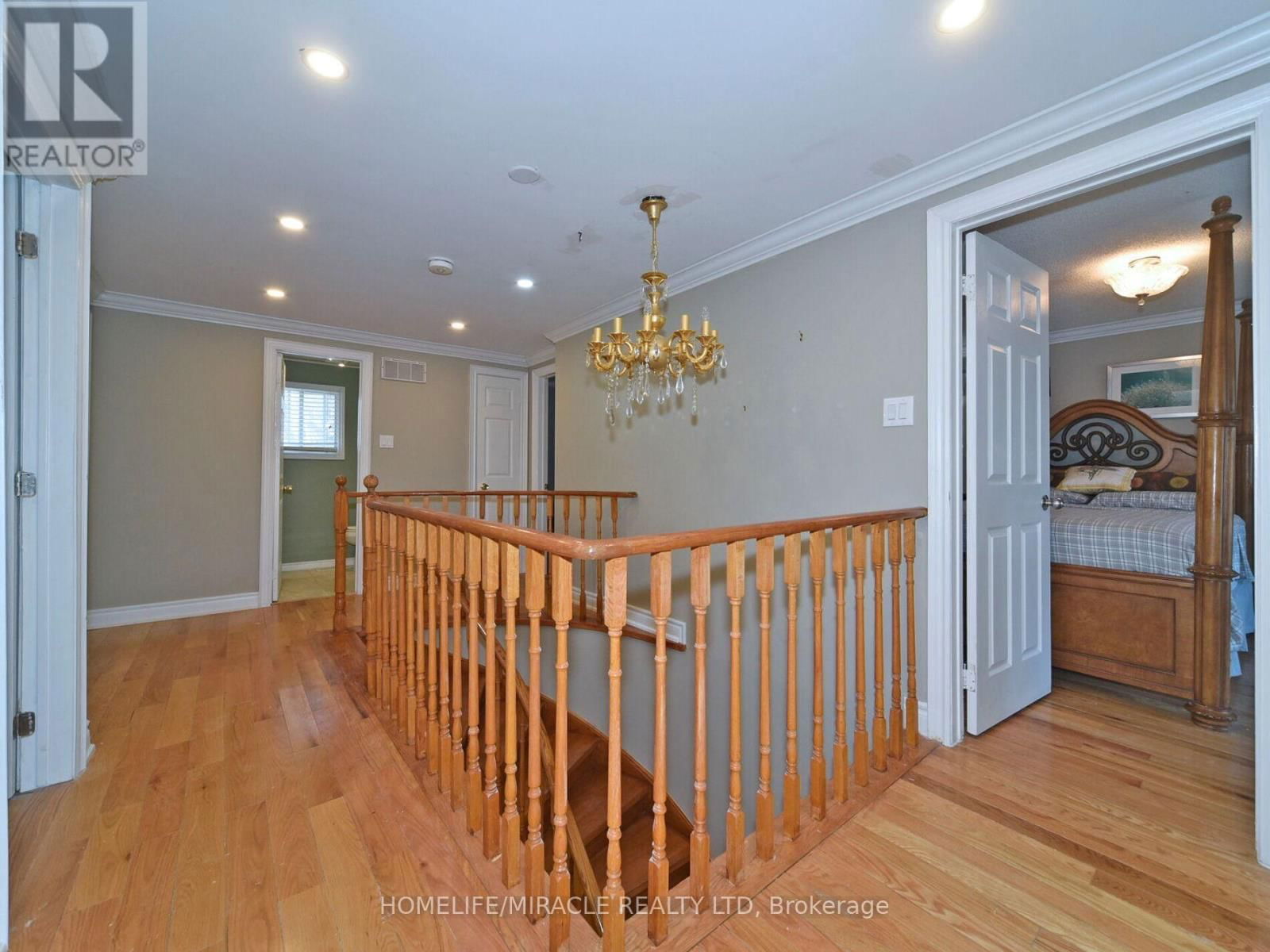 824 CROWELLS STREET Image 20