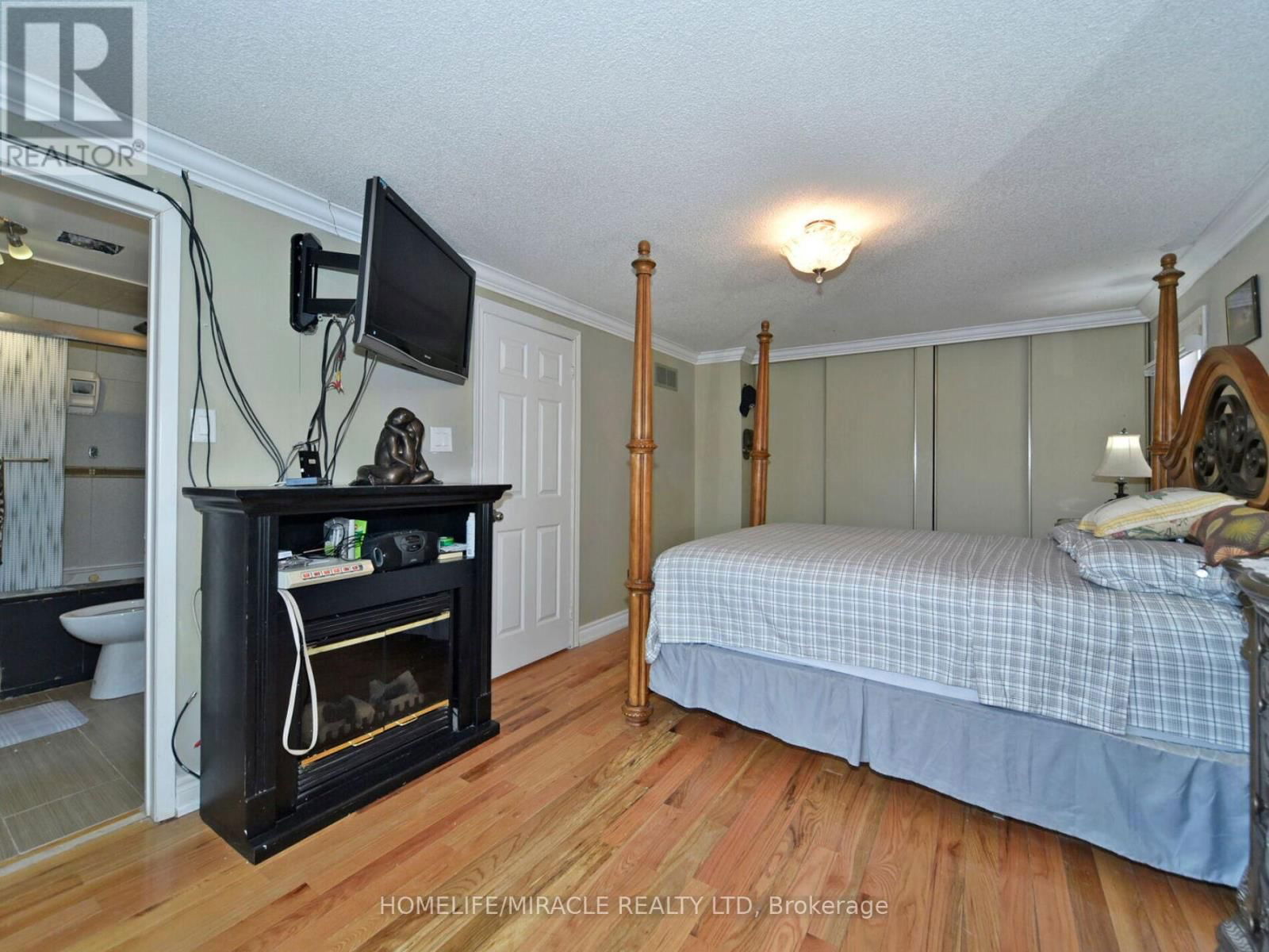 824 CROWELLS STREET Image 21