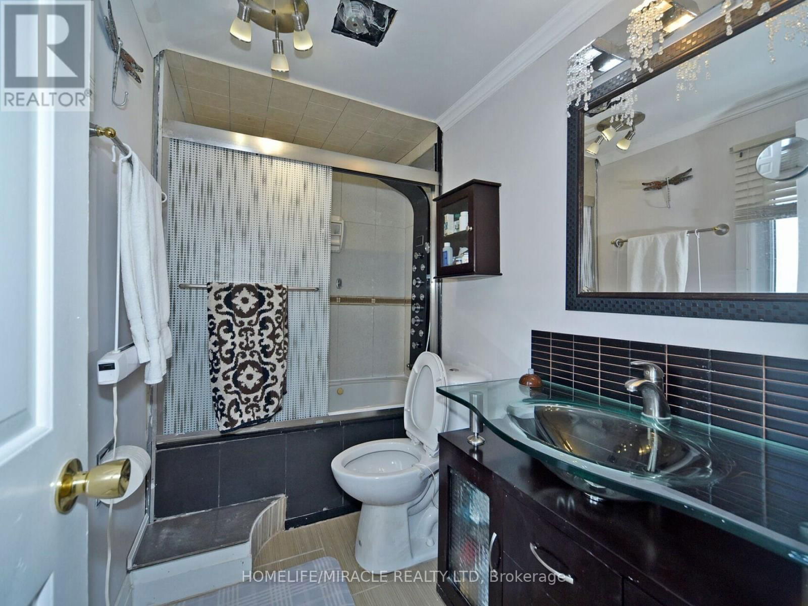 824 CROWELLS STREET Image 22