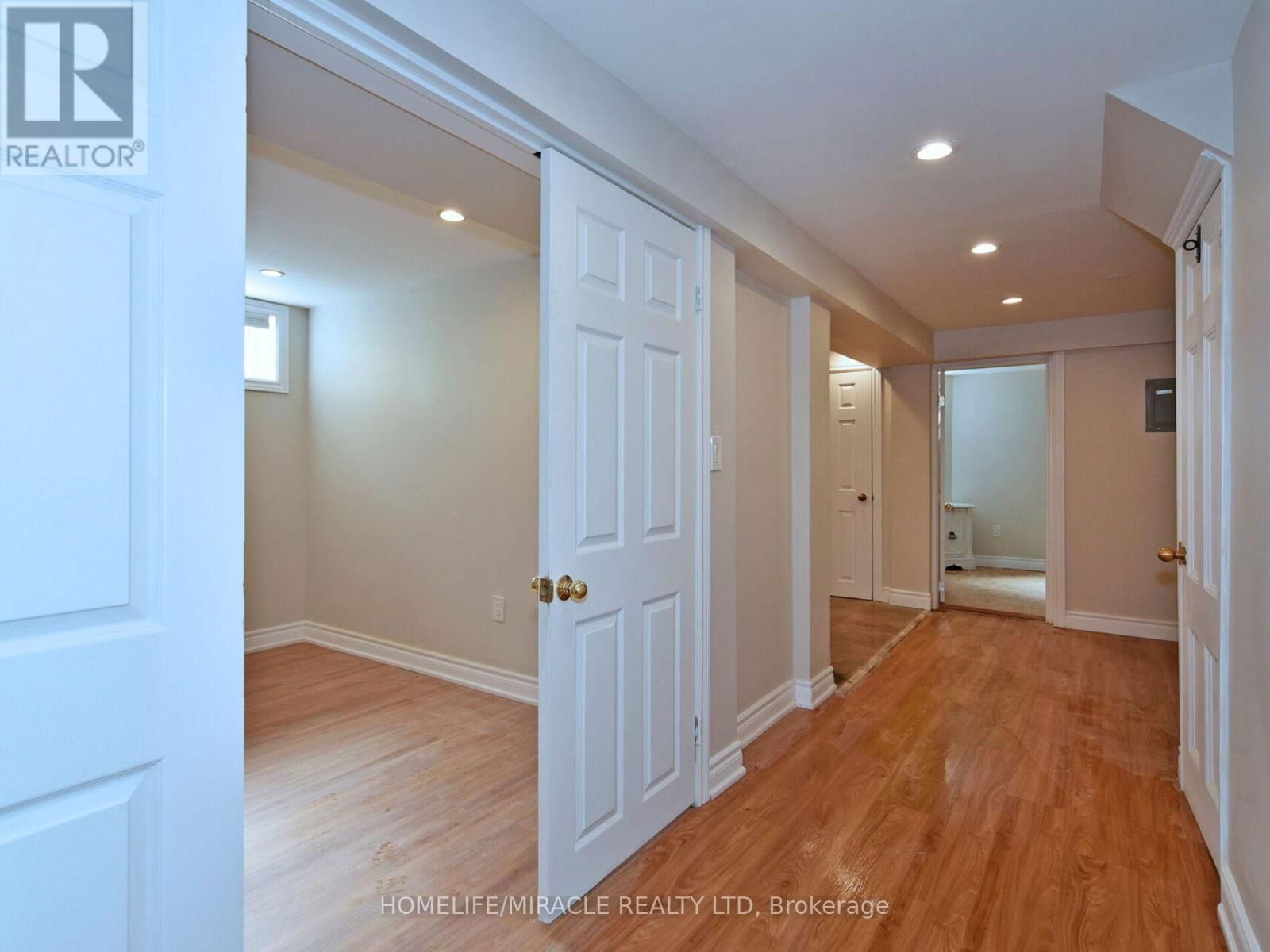 824 CROWELLS STREET Image 34
