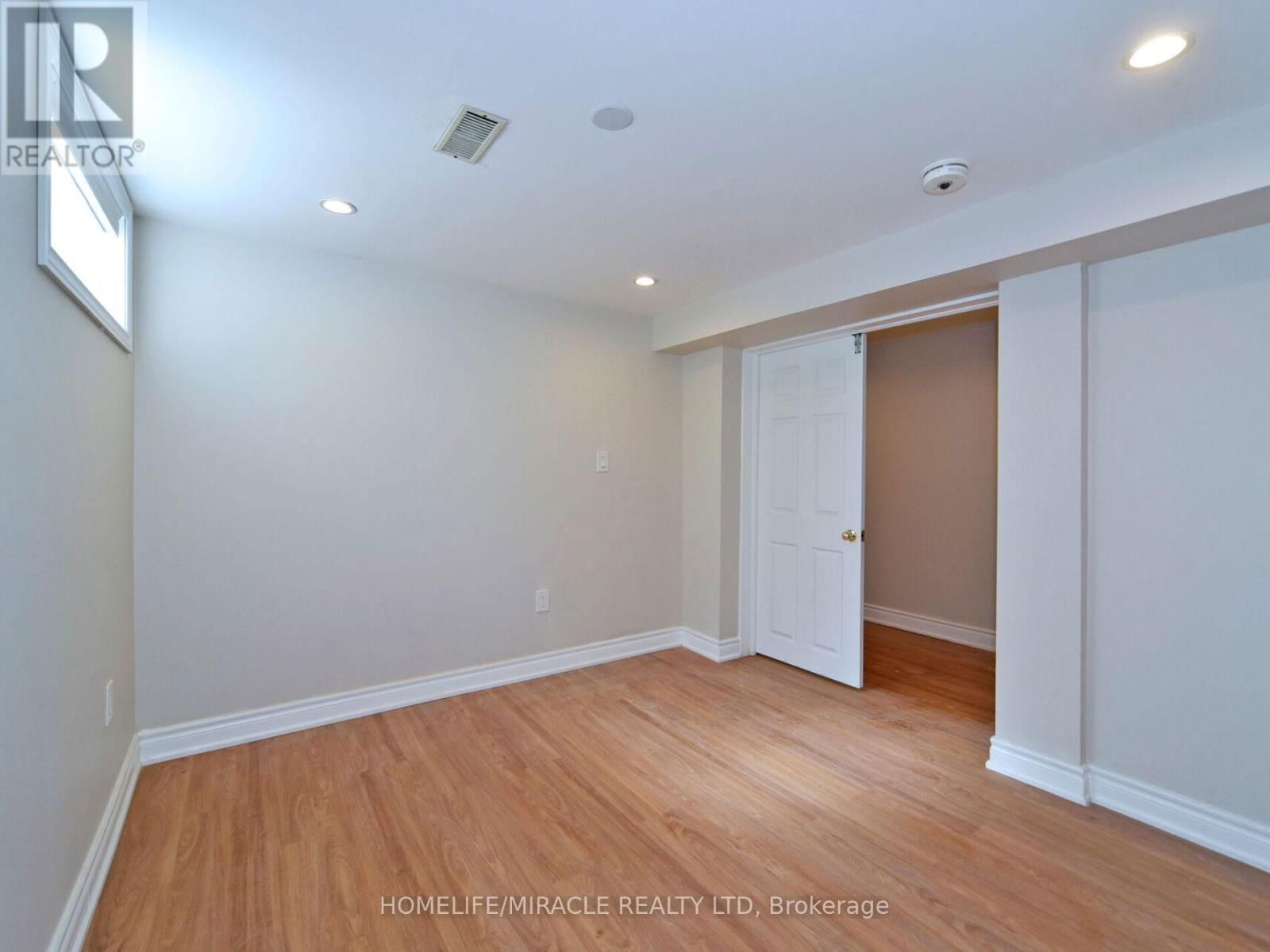 824 CROWELLS STREET Image 35