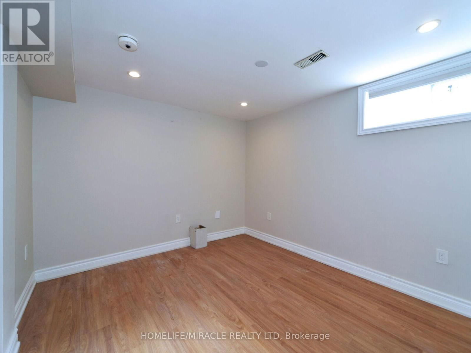 824 CROWELLS STREET Image 36