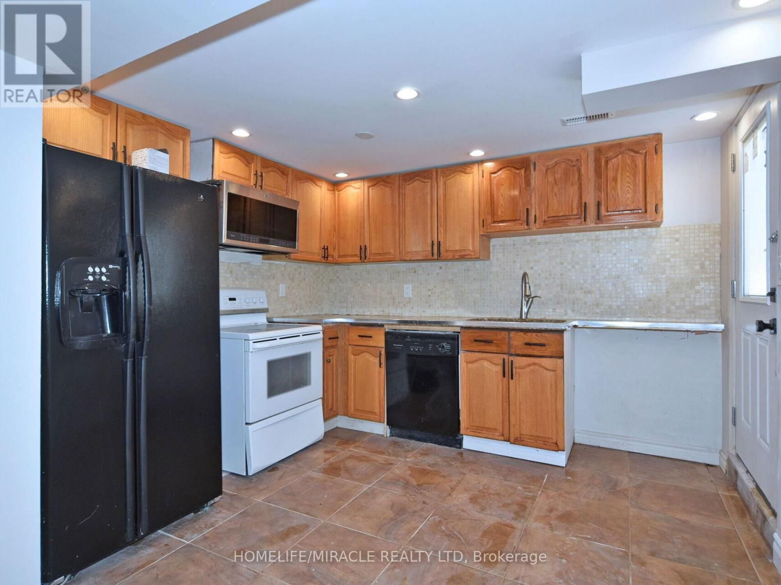 824 CROWELLS STREET Image 37