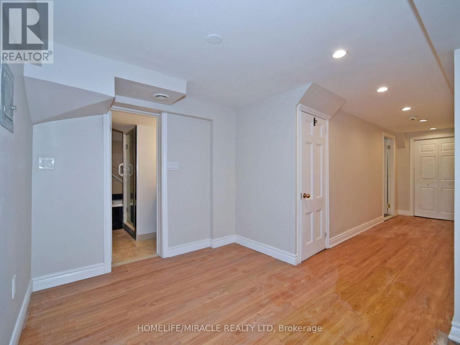 824 CROWELLS STREET Image 38
