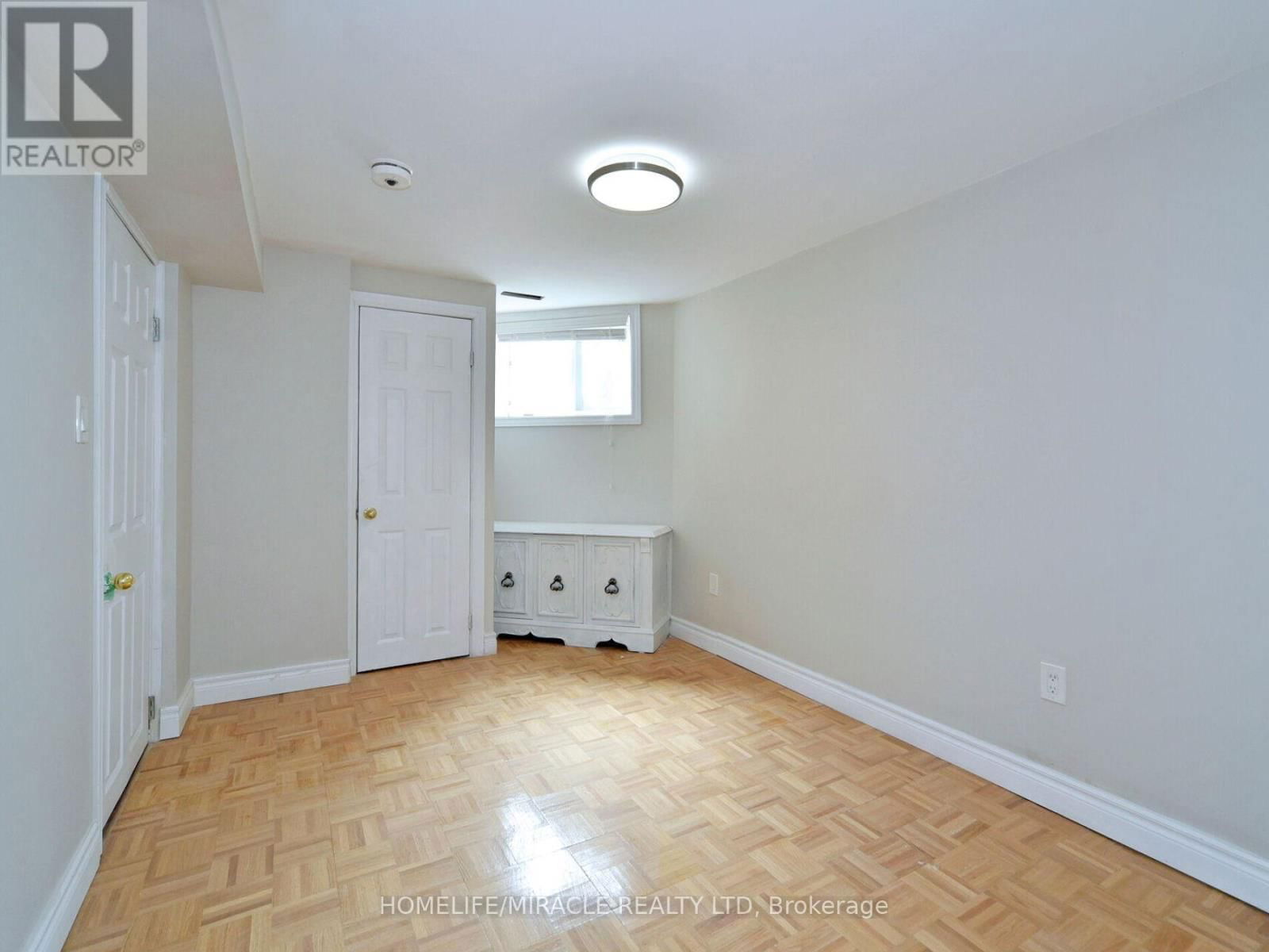 824 CROWELLS STREET Image 39