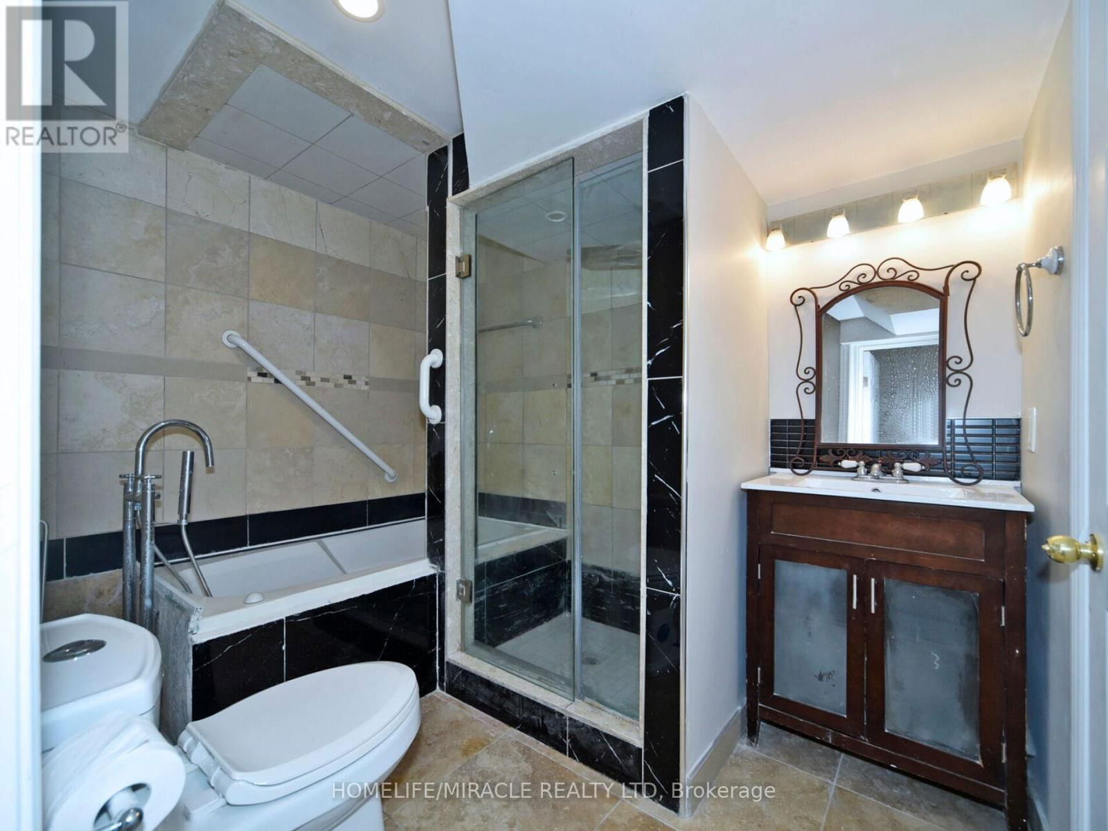 824 CROWELLS STREET Image 40