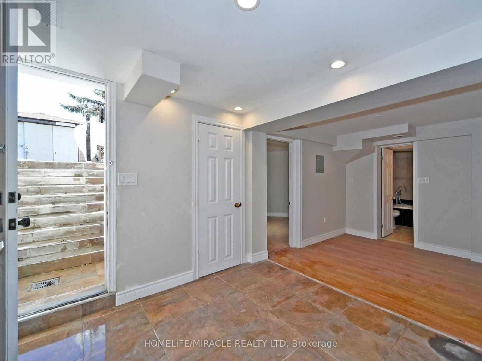 824 CROWELLS STREET Image 41