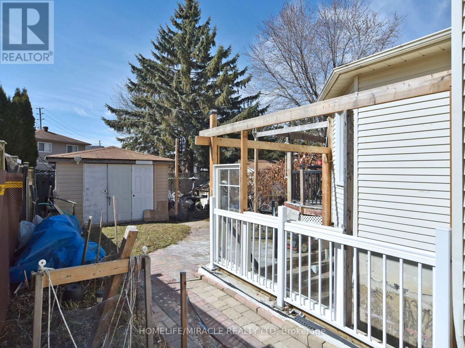 824 CROWELLS STREET Image 44