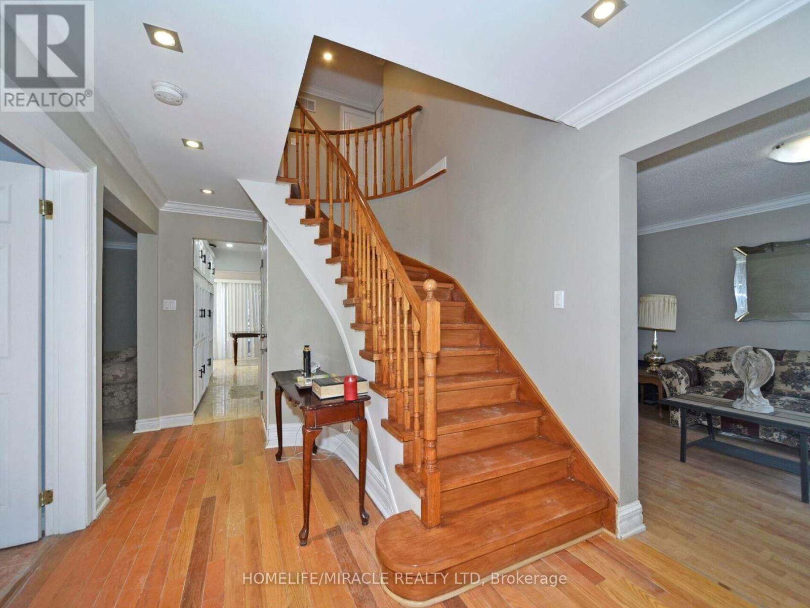 824 CROWELLS STREET Image 5
