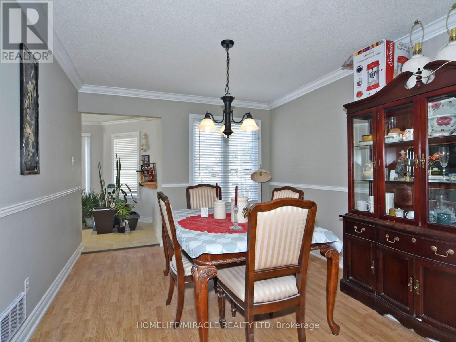 824 CROWELLS STREET Image 8