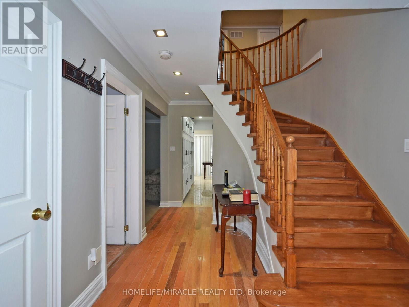824 CROWELLS STREET Image 9