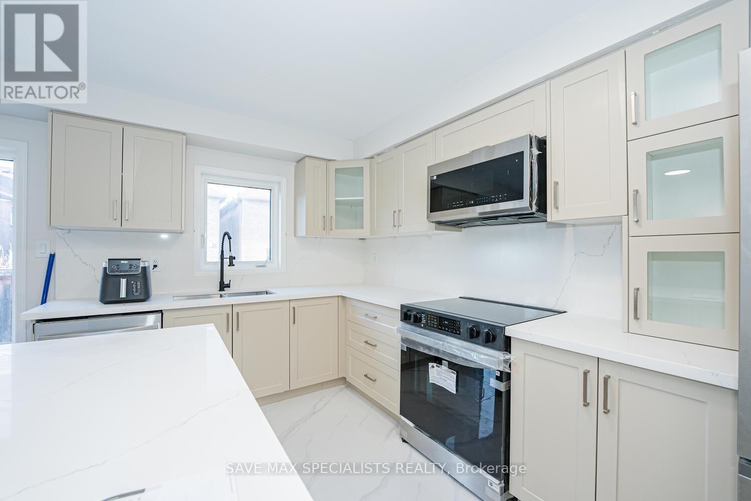 12 BAZIN ROAD Image 17