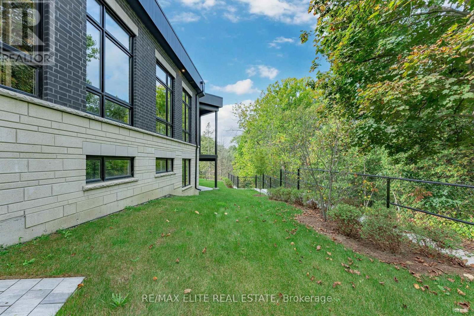 8 TIDMARSH LANE Image 7