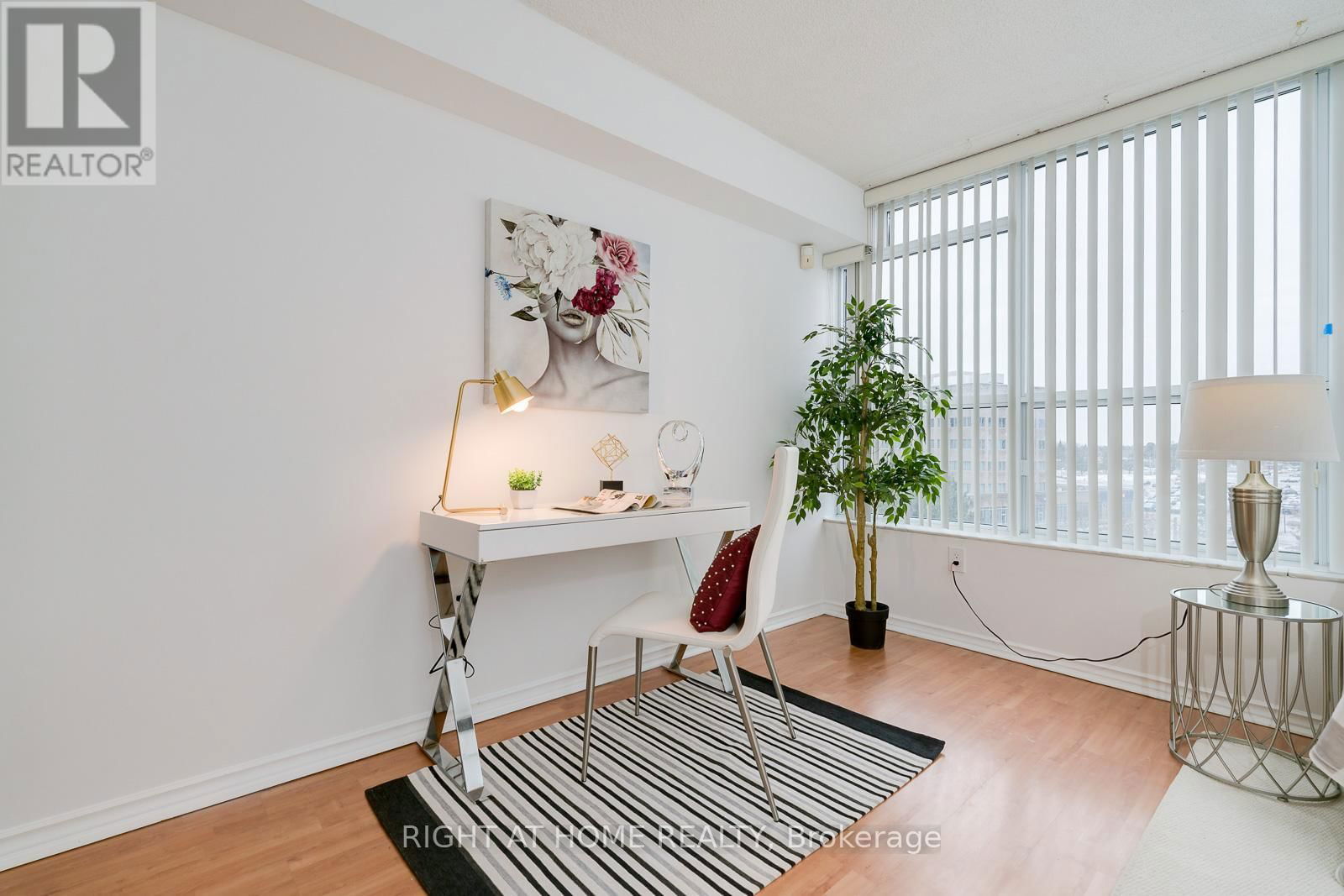 608 - 2365 KENNEDY ROAD Image 11