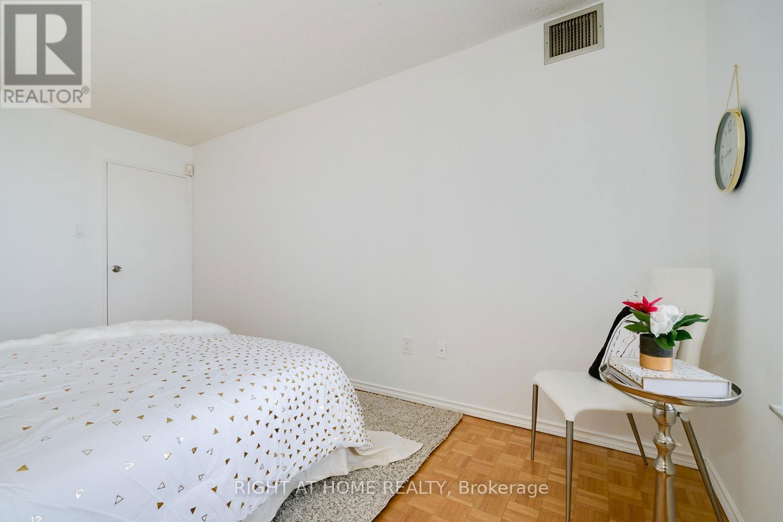 608 - 2365 KENNEDY ROAD Image 18