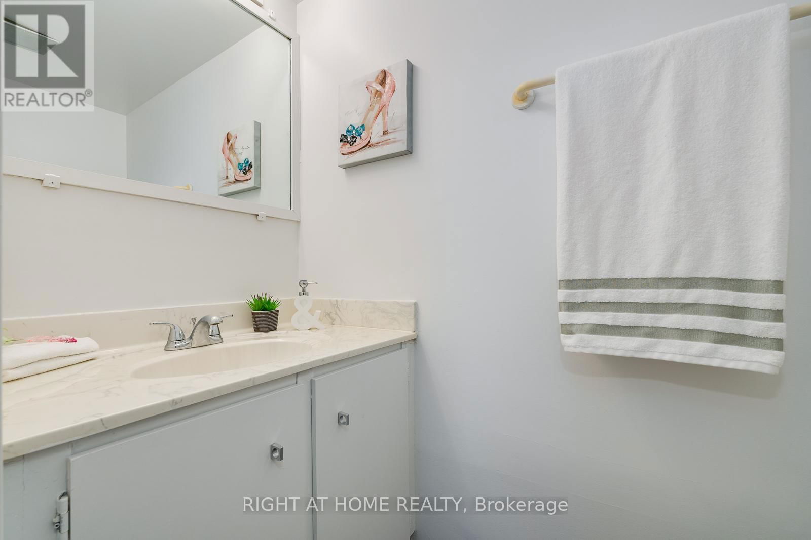 608 - 2365 KENNEDY ROAD Image 21