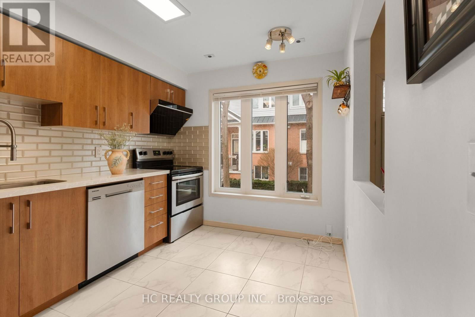 535 - 83 MONDEO DRIVE Image 5
