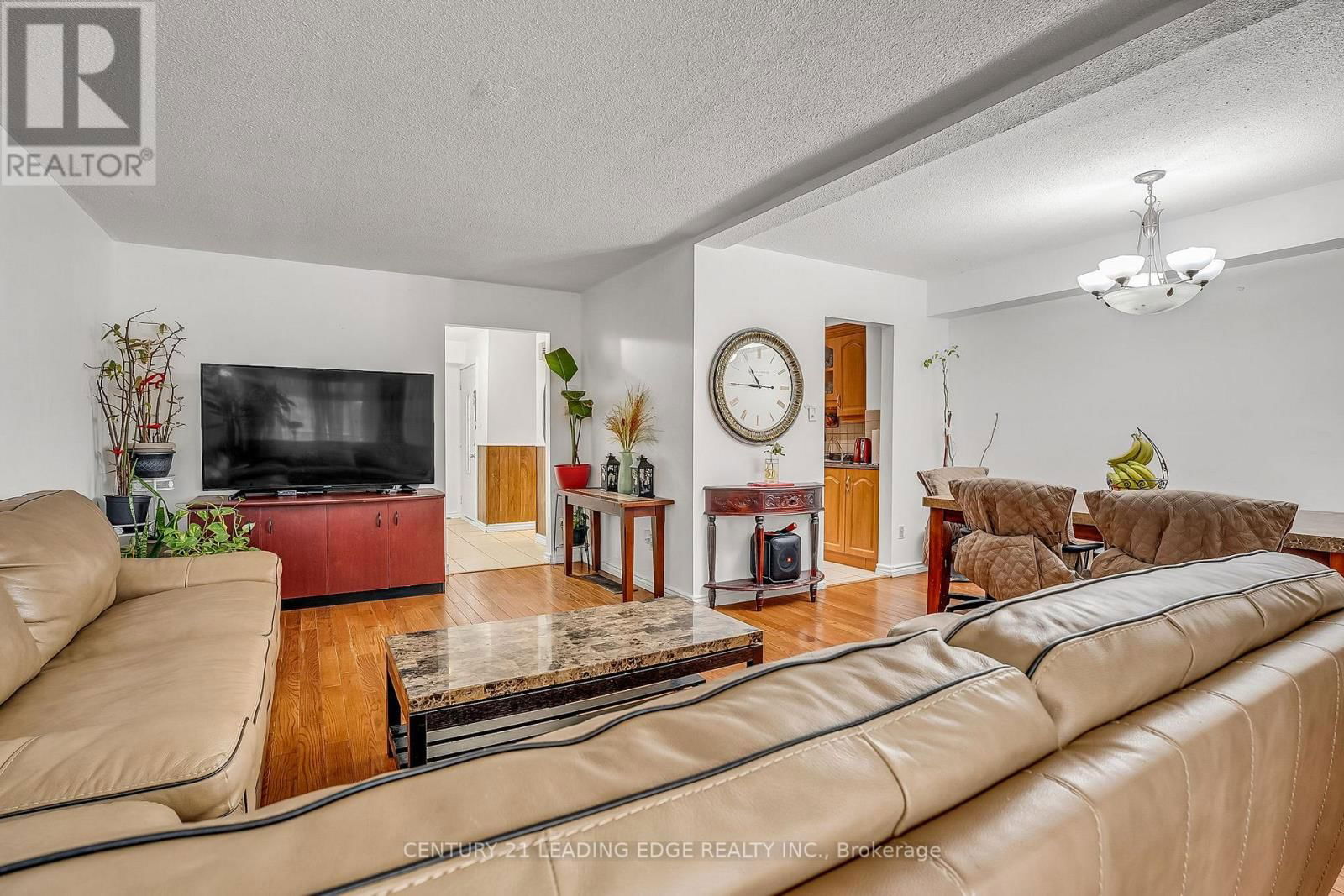 27 BRADSTONE SQUARE Image 11