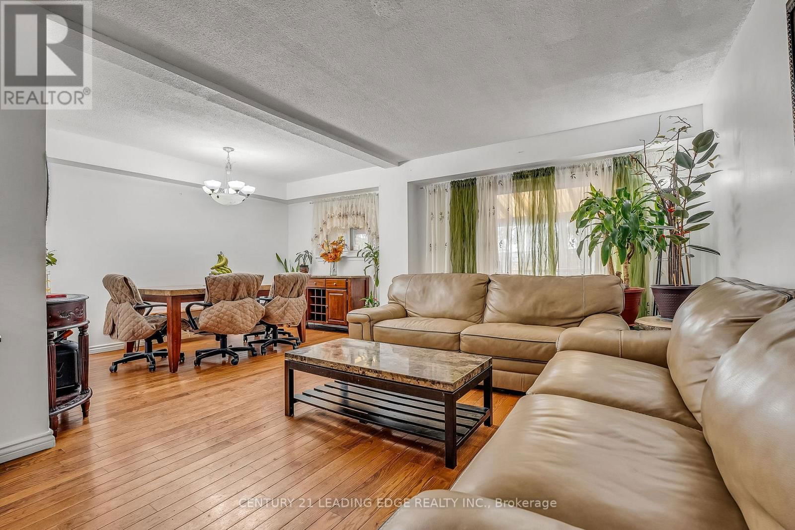 27 BRADSTONE SQUARE Image 12