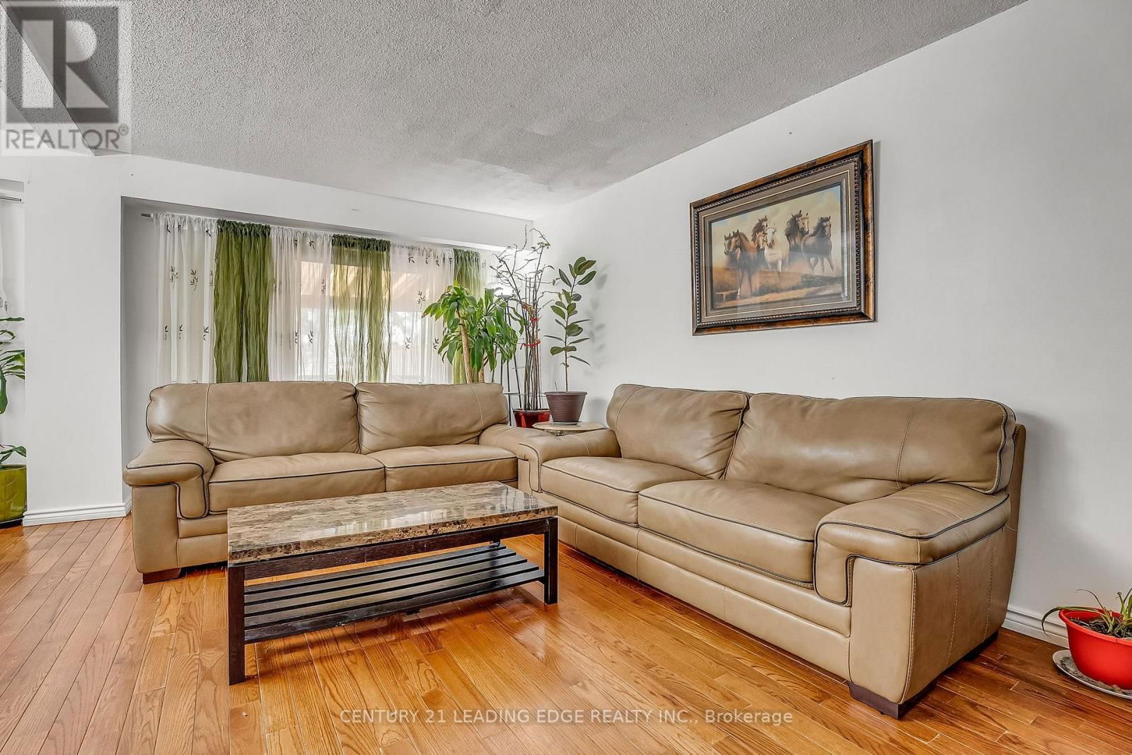 27 BRADSTONE SQUARE Image 13