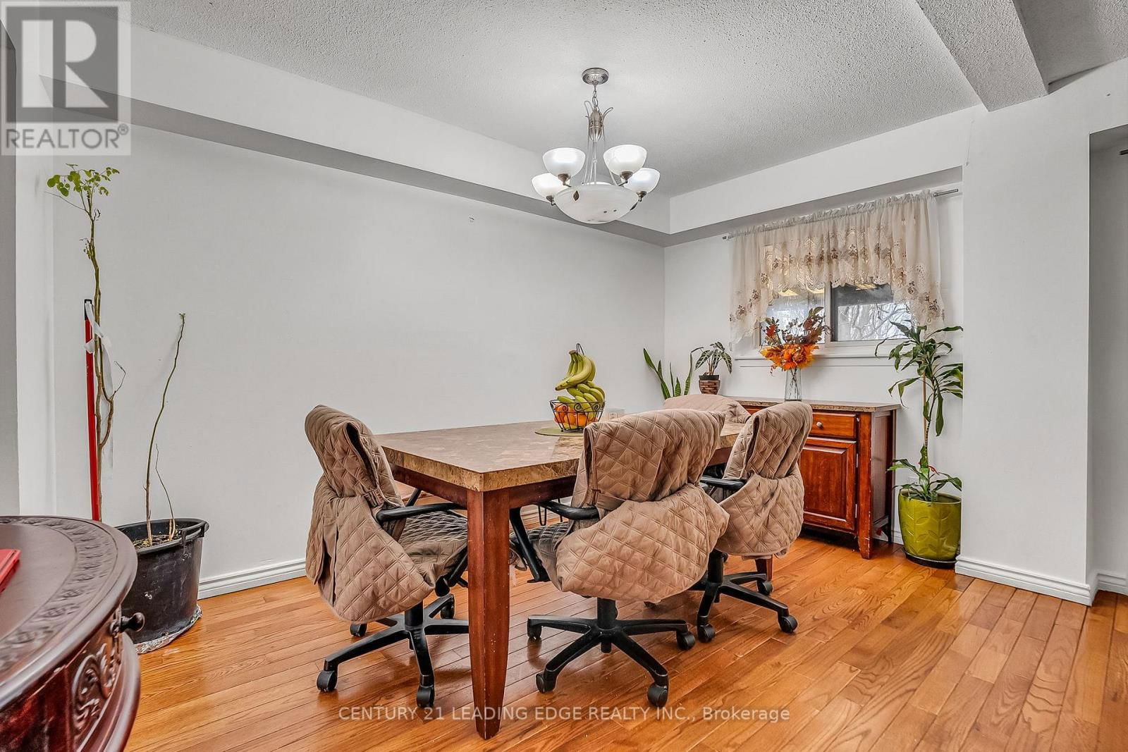 27 BRADSTONE SQUARE Image 14