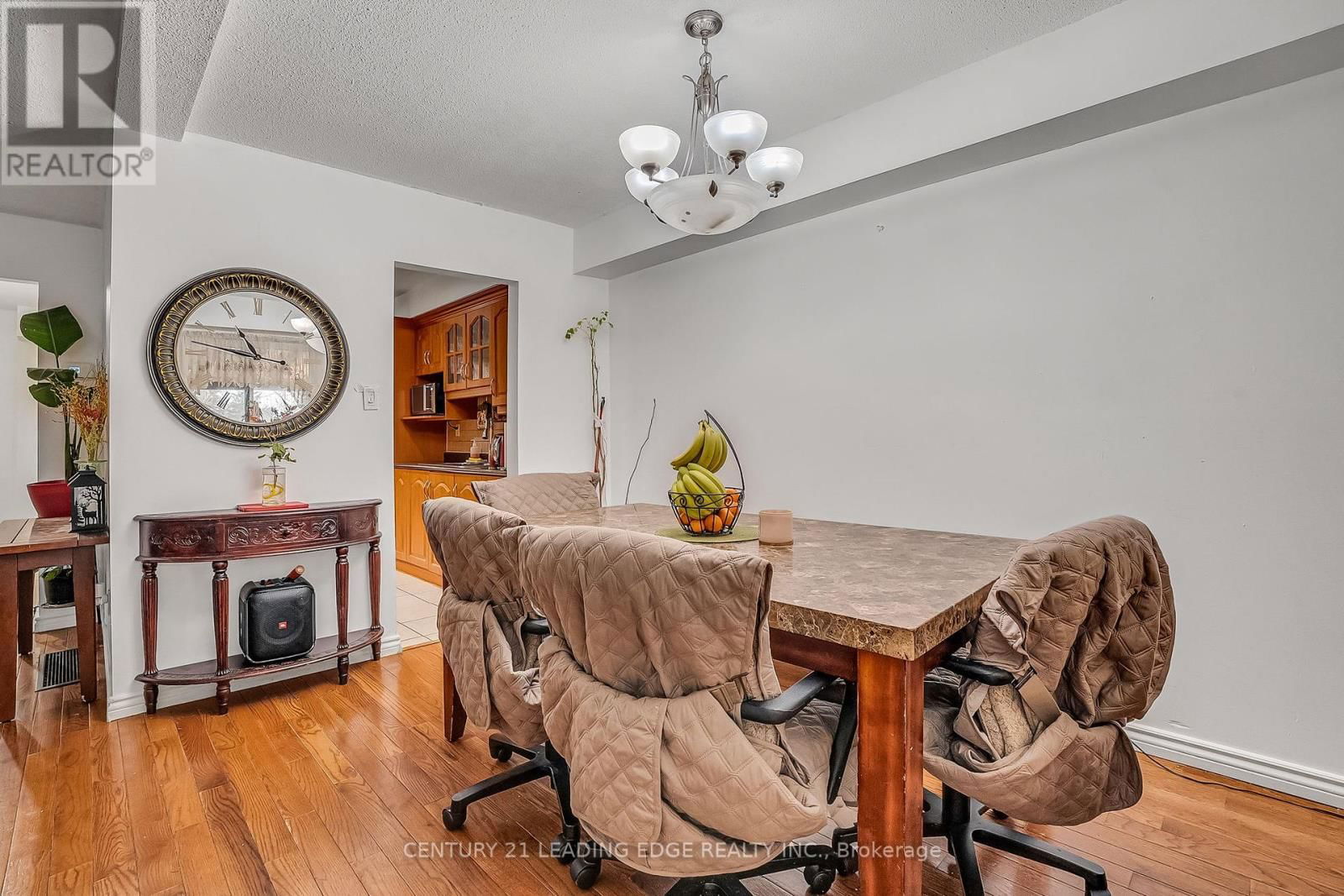 27 BRADSTONE SQUARE Image 15