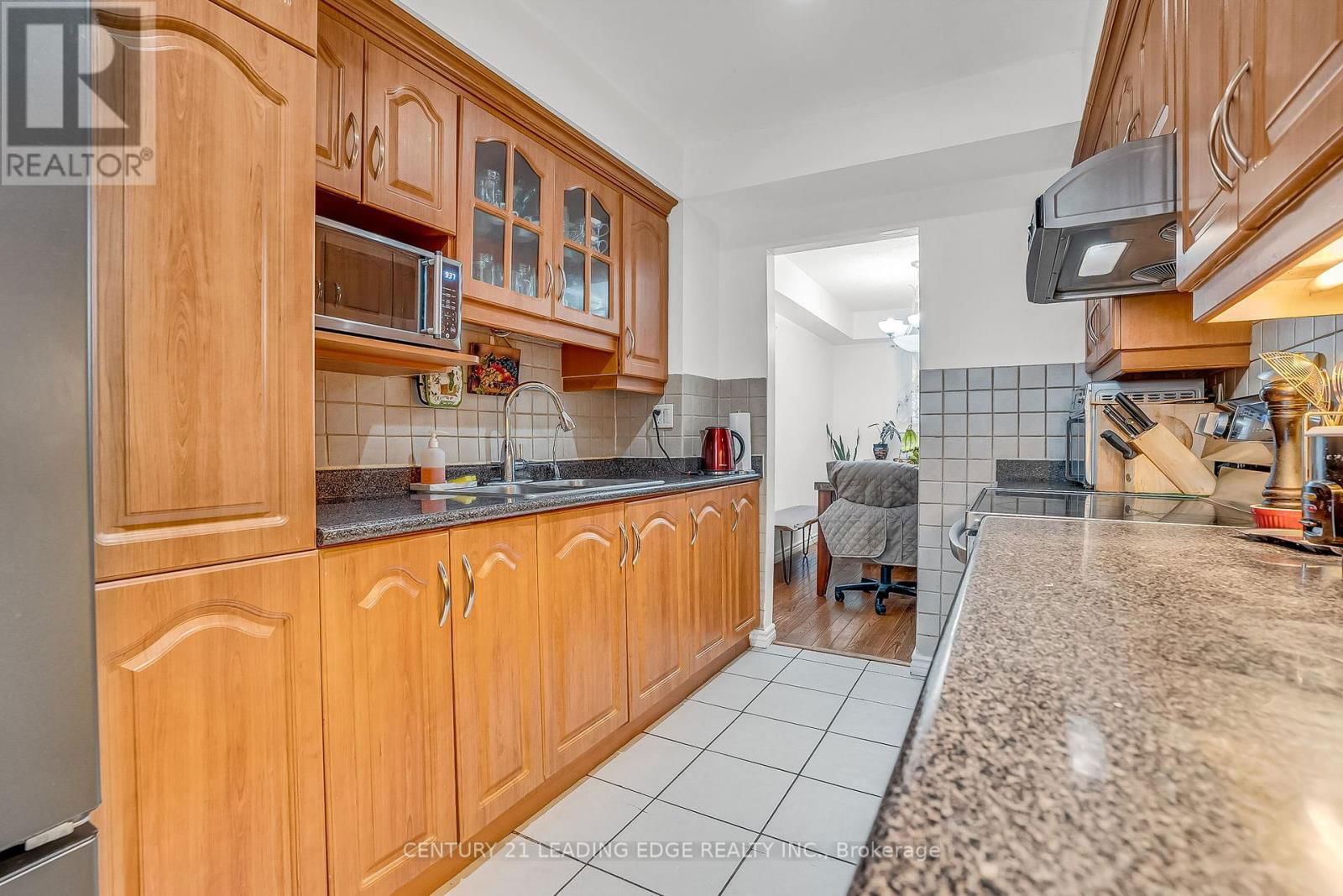 27 BRADSTONE SQUARE Image 18