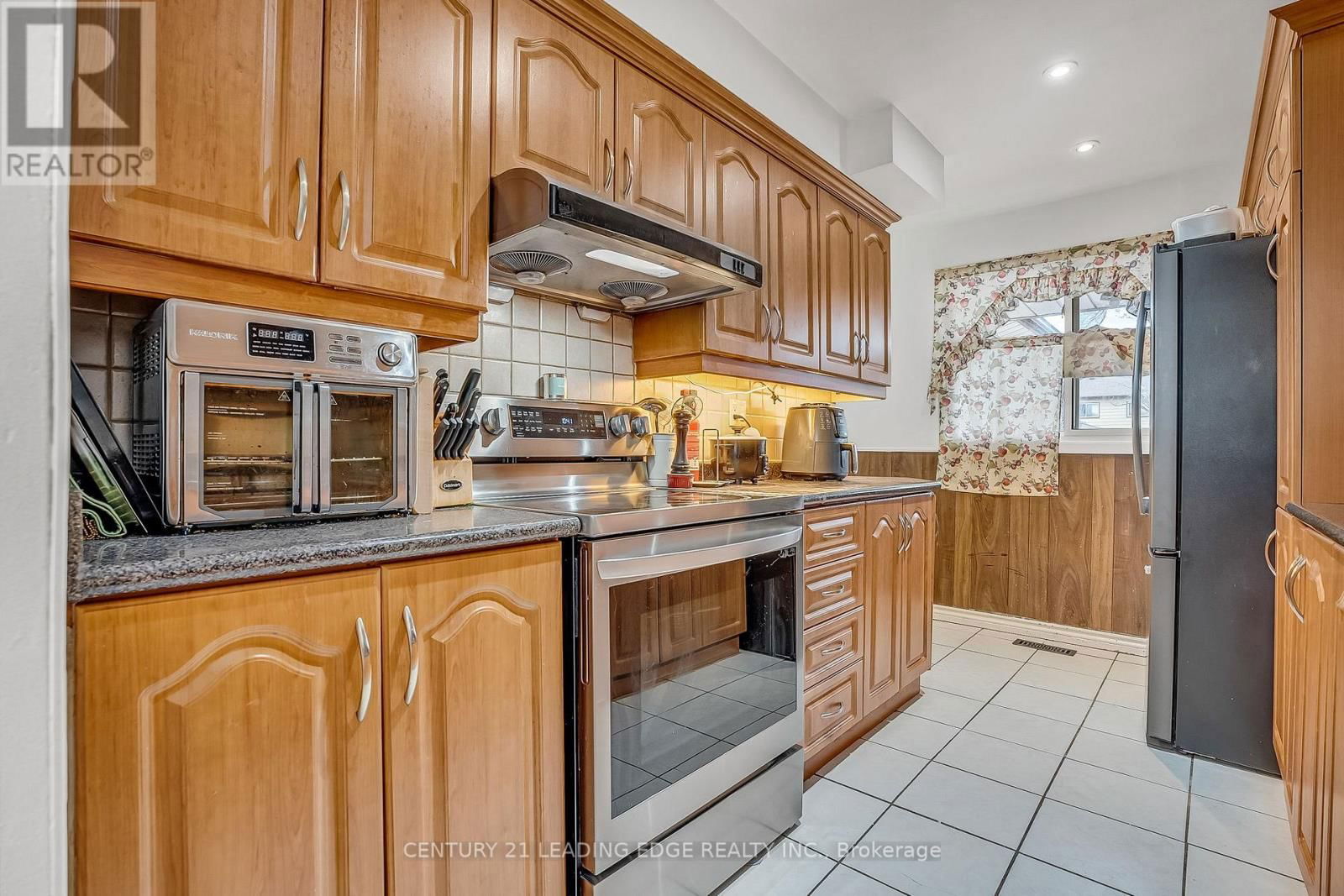 27 BRADSTONE SQUARE Image 19
