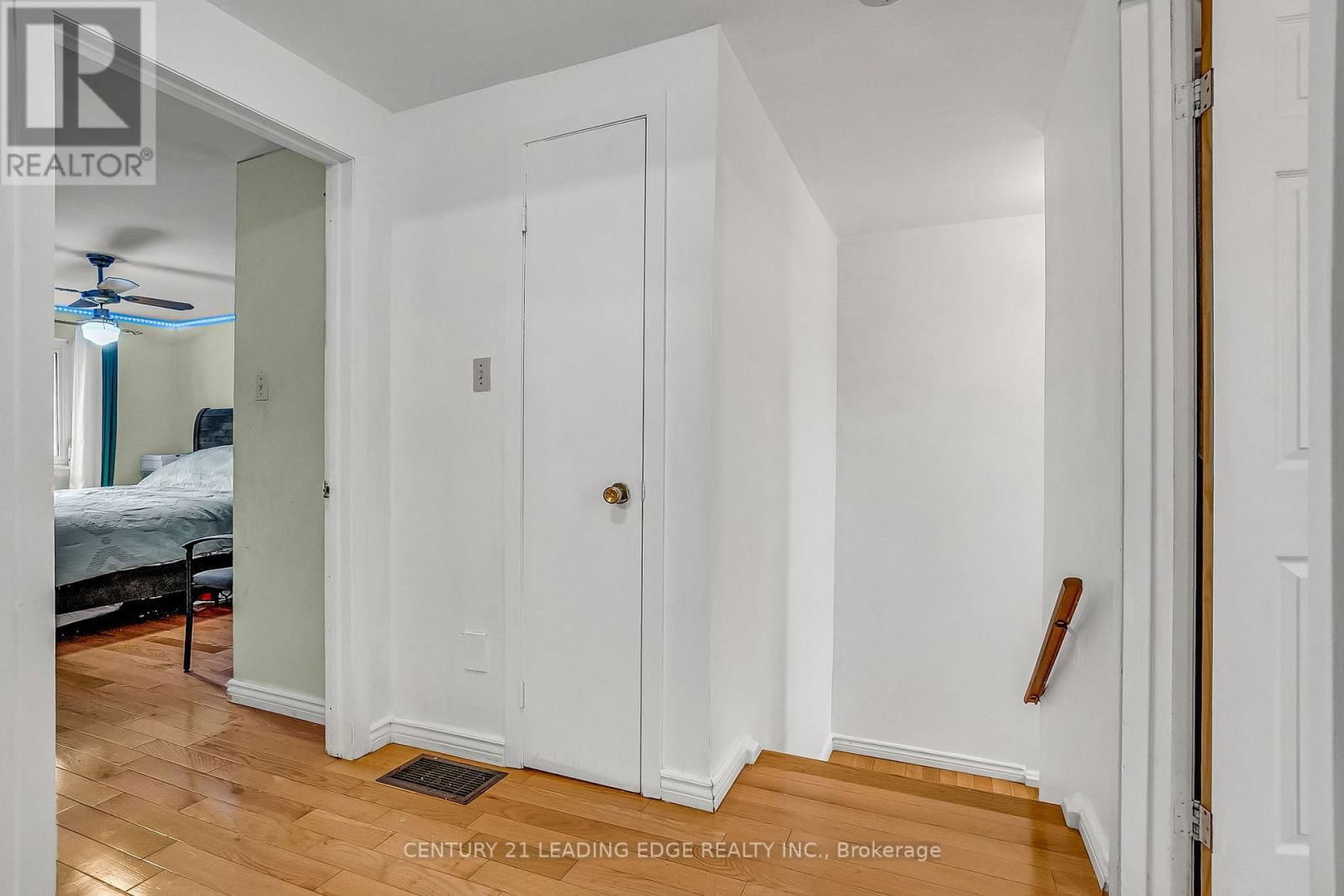 27 BRADSTONE SQUARE Image 20