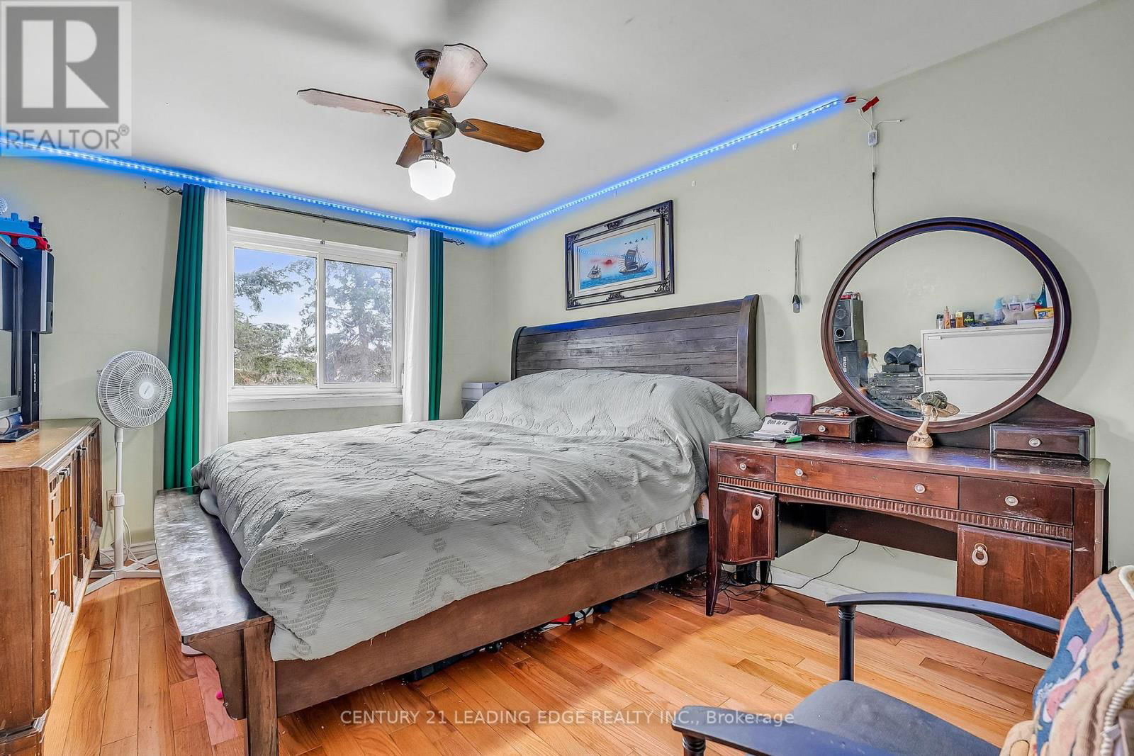 27 BRADSTONE SQUARE Image 22