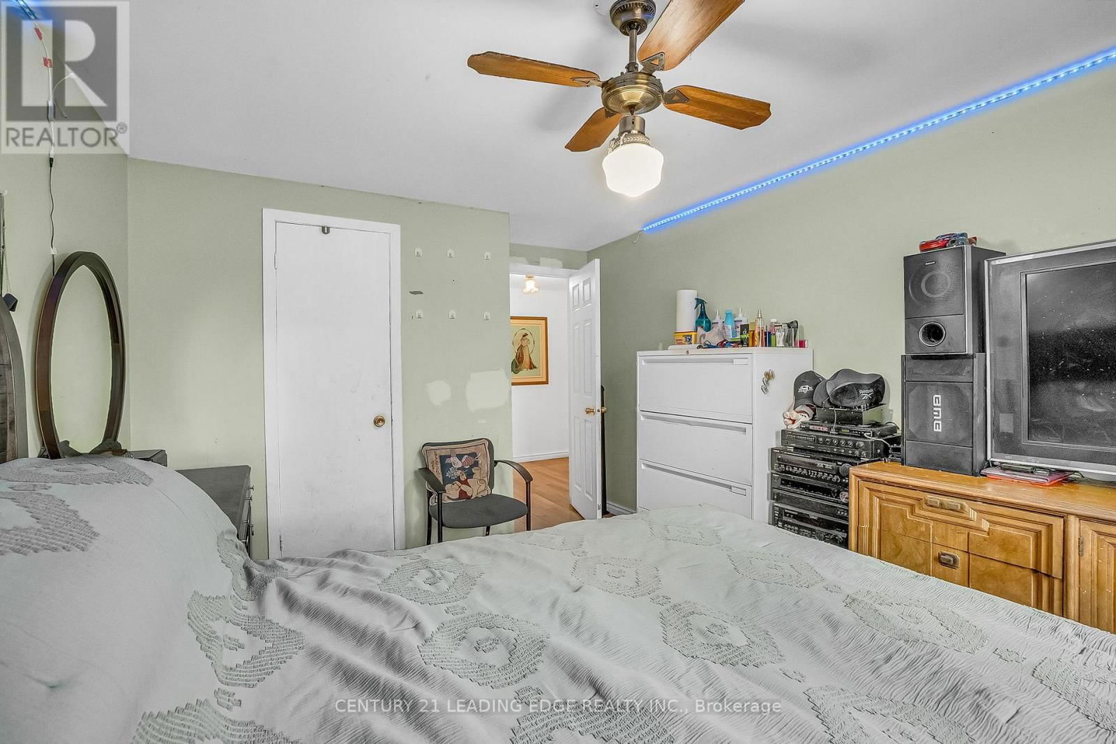 27 BRADSTONE SQUARE Image 23