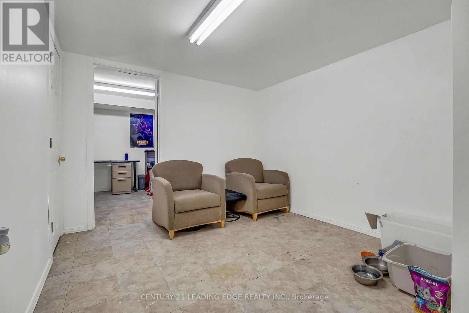 27 BRADSTONE SQUARE Image 30