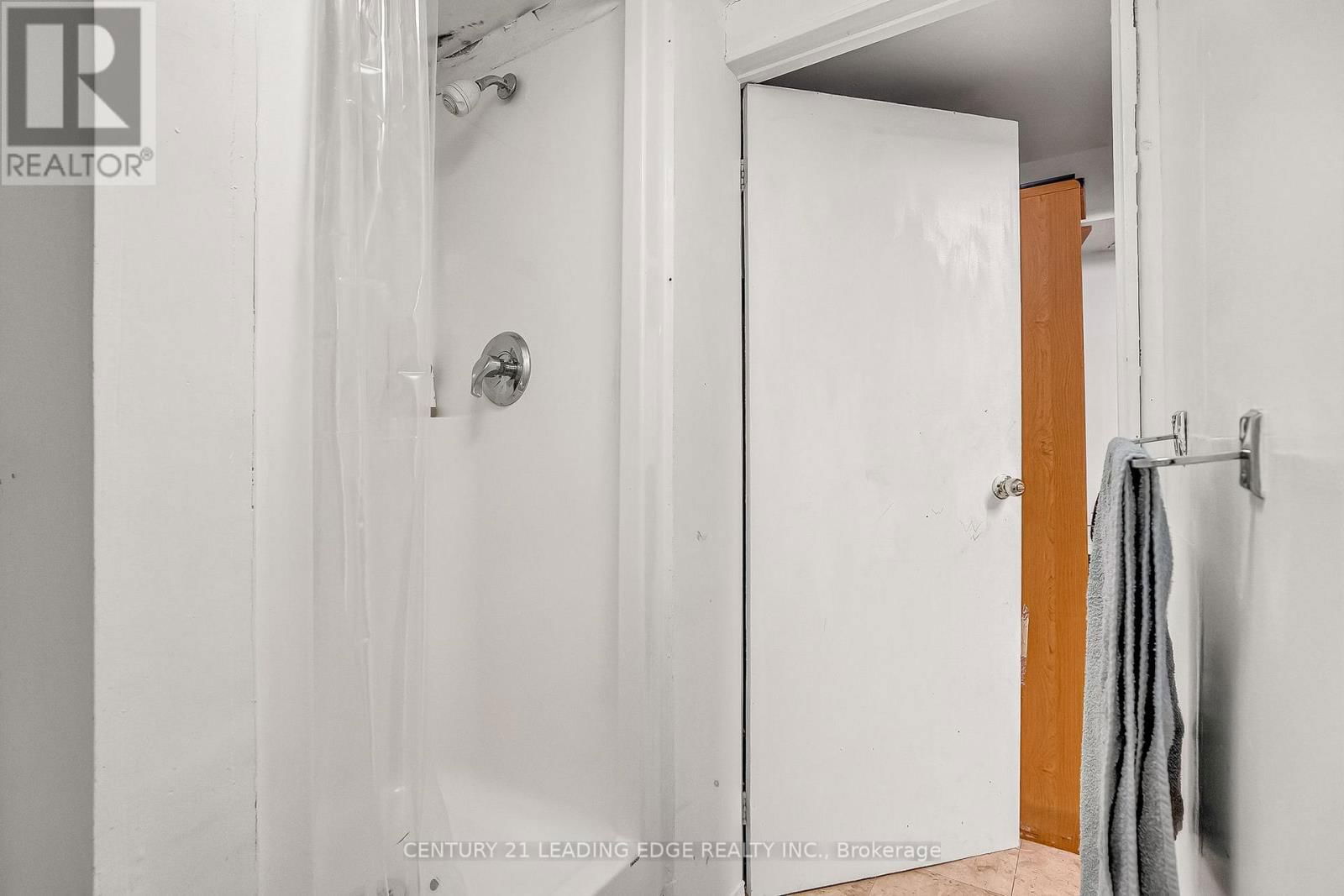 27 BRADSTONE SQUARE Image 35