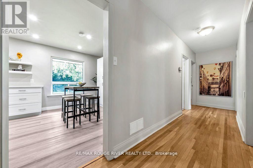 786 MARY STREET NORTH Image 11