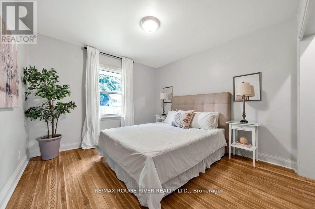 786 MARY STREET NORTH Image 16