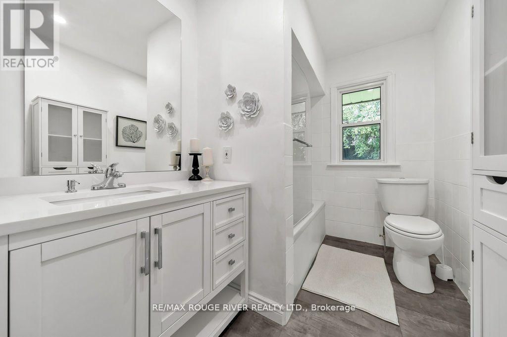 786 MARY STREET NORTH Image 18