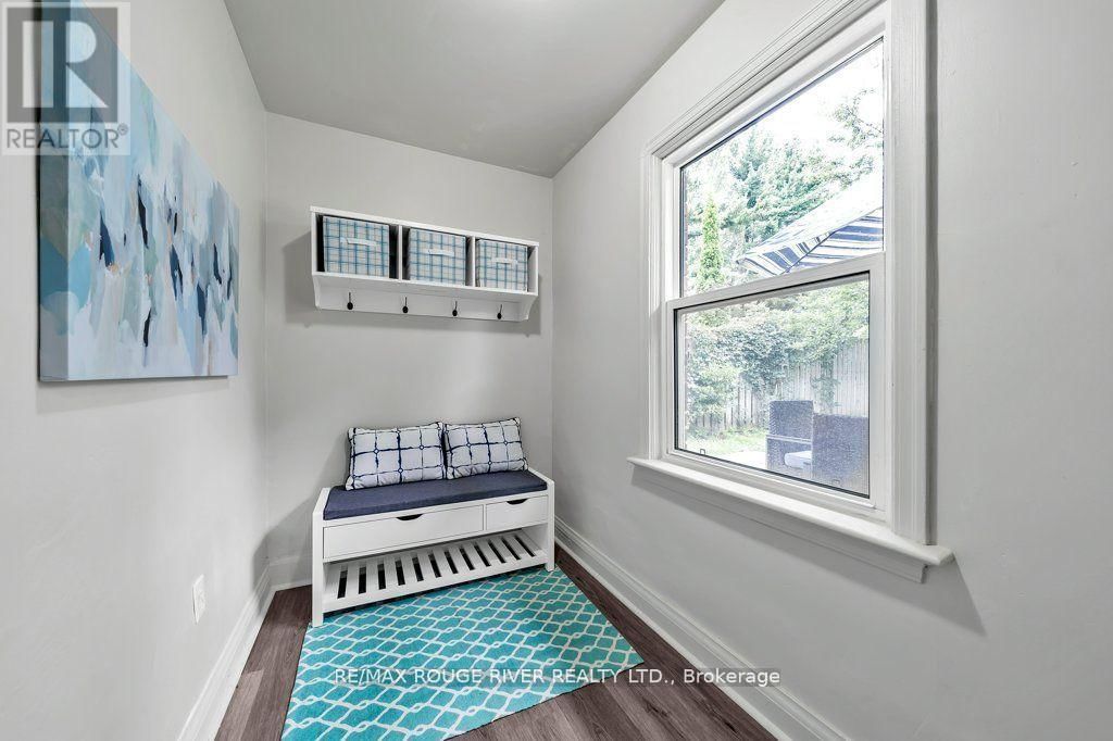 786 MARY STREET NORTH Image 21