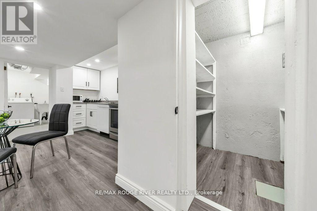 786 MARY STREET NORTH Image 24