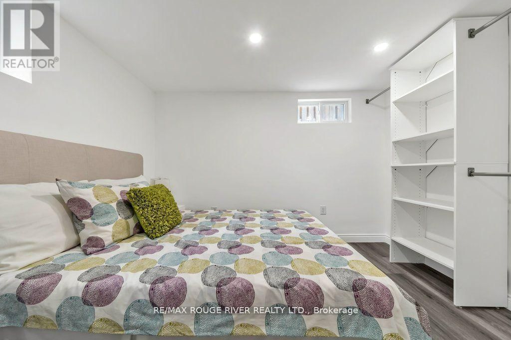 786 MARY STREET NORTH Image 31