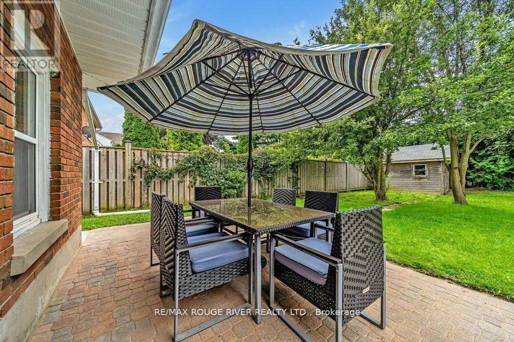 786 MARY STREET NORTH Image 35