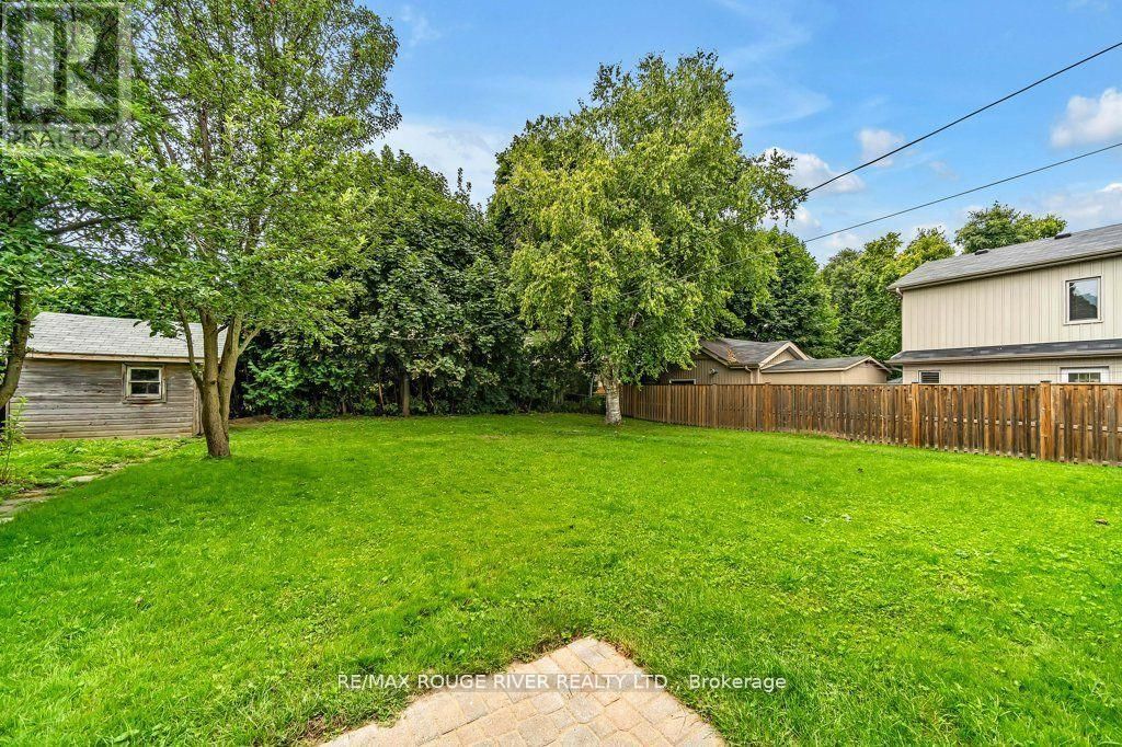 786 MARY STREET NORTH Image 37
